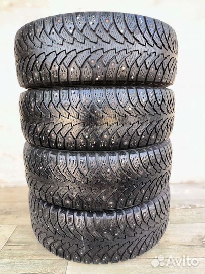 Nokian Tyres Hakkapeliitta 4 215/65 R16