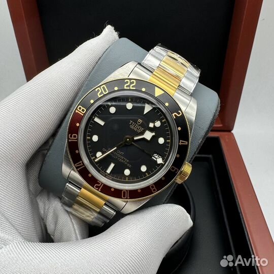 Часы Tudor Black Bay