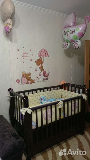 Детская кроватка с маятником и ящиком