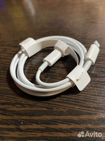 Оригинальный провод Type-S на iPhone
