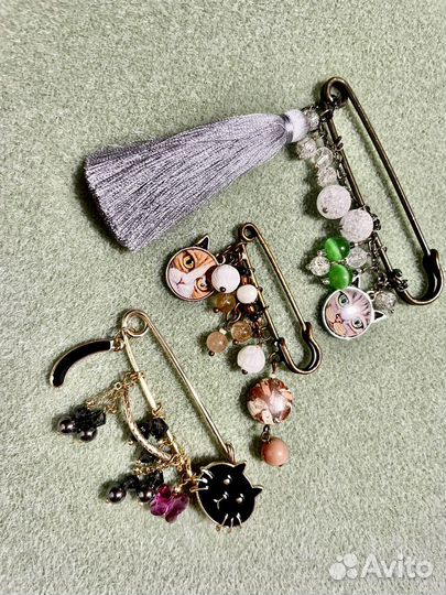 Брошь булавка Кошки