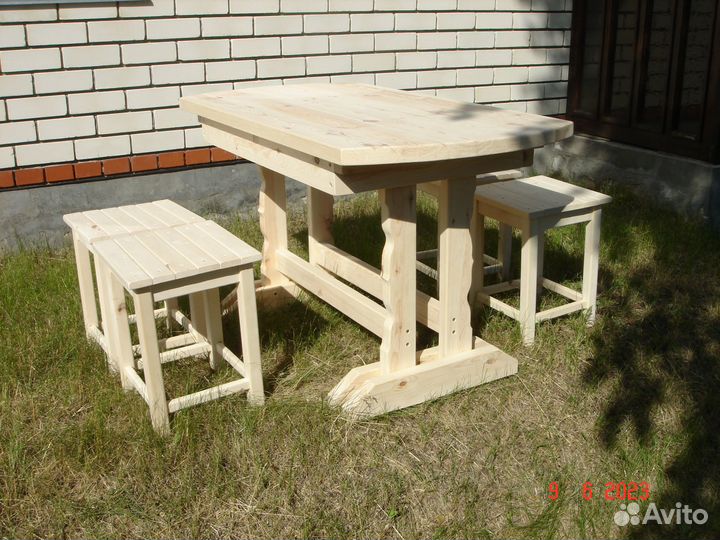 Стол + 4 табуретки