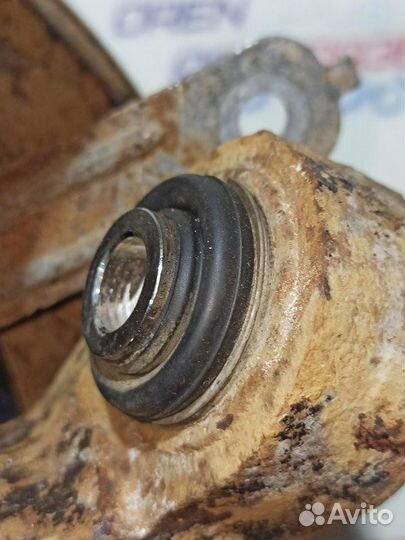 Кулак поворотный задний левый Subaru Impreza седан