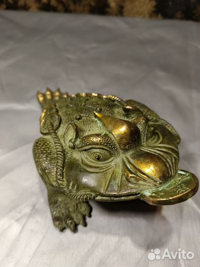 Трёхпалая бронзовая лягушка фэн-шуй