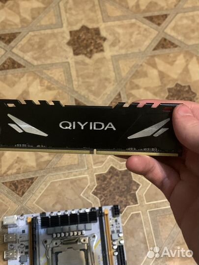 Материнская плата qiyida