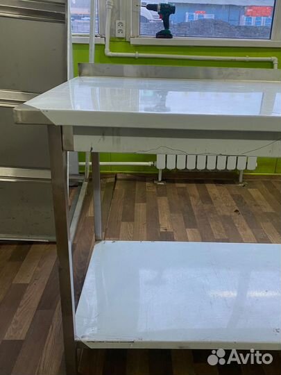 Стол нейтральный