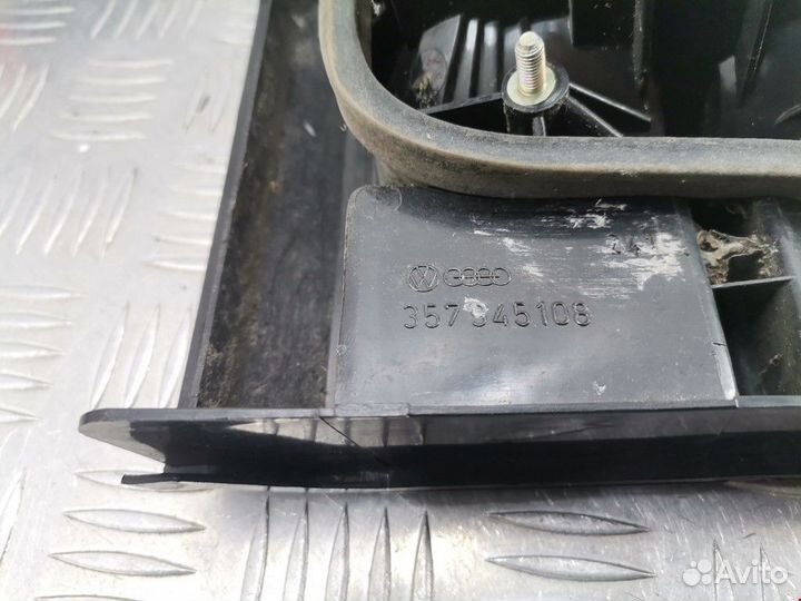 Фонарь крышки багажника правый Volkswagen Passat