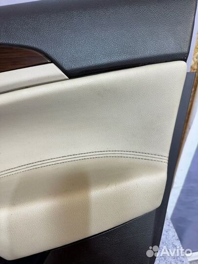 Обшивка двери передняя правая Opel Insignia седан