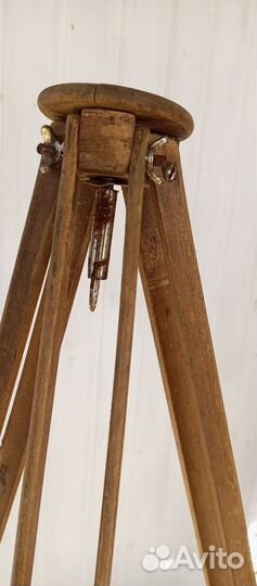 Ретро-штатив. Деревянный