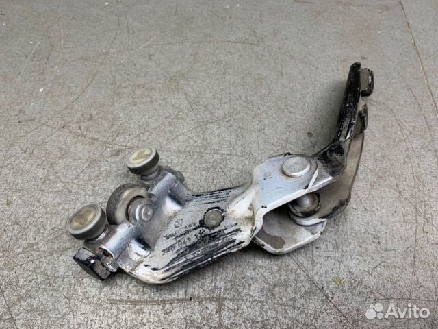 Ролик сдвижной двери Volkswagen Caddy 3 1.9 BLS