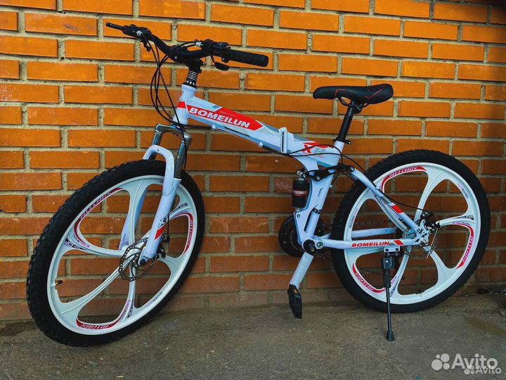 На литых дисках и спицах велосипеды