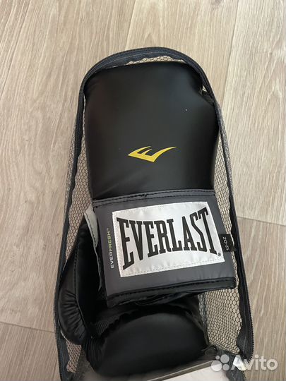 Боксерские перчатки 12 oz everlast