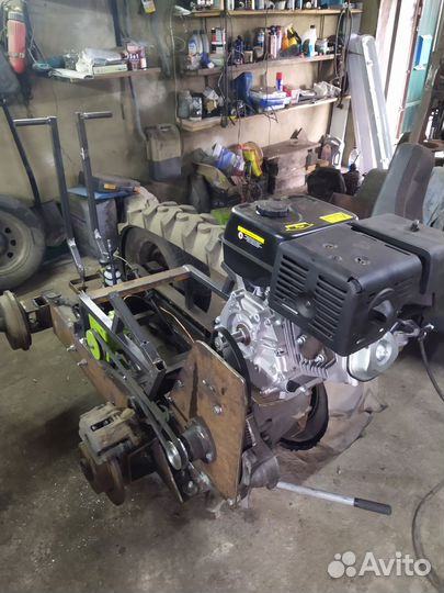 Гусеничный мини трактор