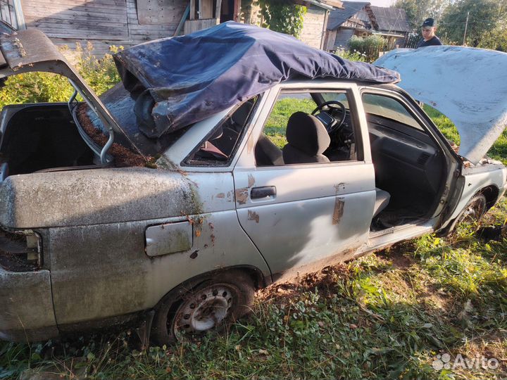 ВАЗ 2110 1.5 МТ, 2003, битый, 140 000 км