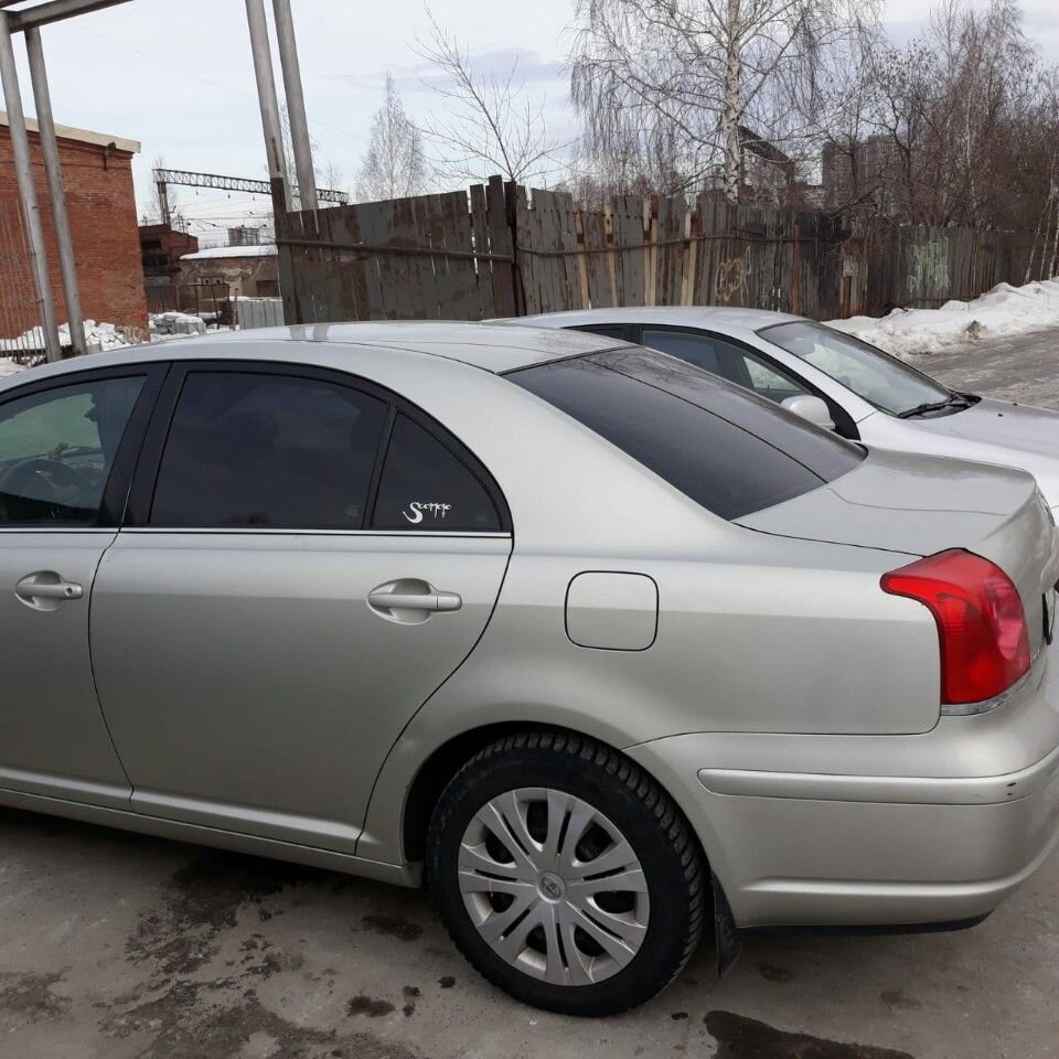 Toyota Avensis: фото владельца