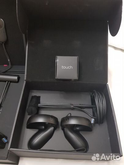 Комплект Шлем + Контроллер Oculus Touch