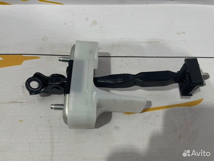 Ограничитель передней двери левый Toyota Land