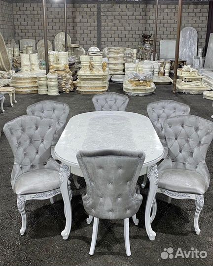 Столы и стулья