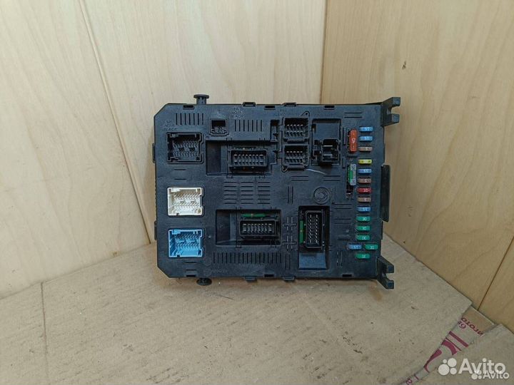 Блок предохранителей Citroen C4 281197298A