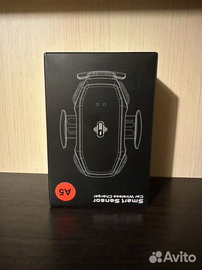 Держатель для телефона с беспроводной зарядкой