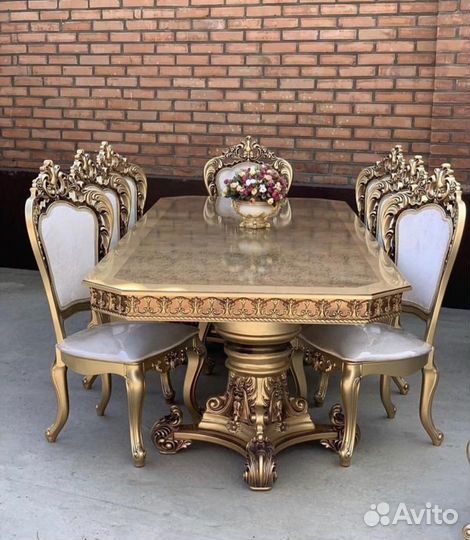 Стол и стулья