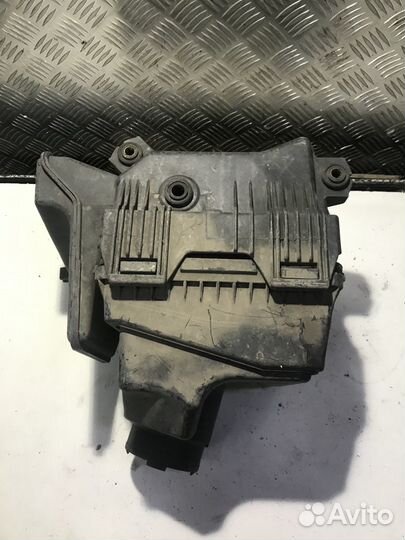 Корпус воздушного фильтра Mitsubishi Lancer 9