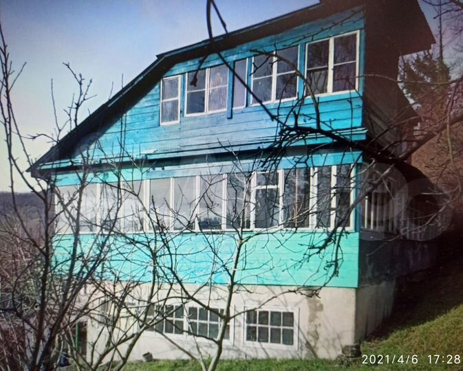 Дом 198 м² на участке 7,6 сот.