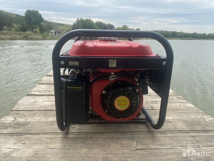 Бензиновый электрогенератор