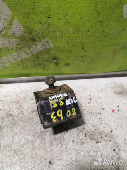 Опора двигателя Ауди 80 90 Б3