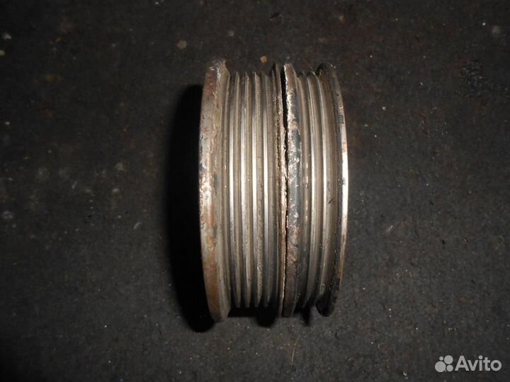 Шкив водяного насоса (помпы) Toyota Corolla AE100