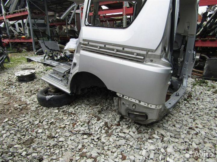 Крыло четверть заднее левое Nissan Serena C26 MR20