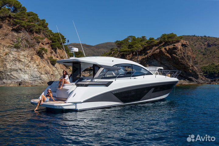 Моторная яхта Beneteau Gran Turismo 45