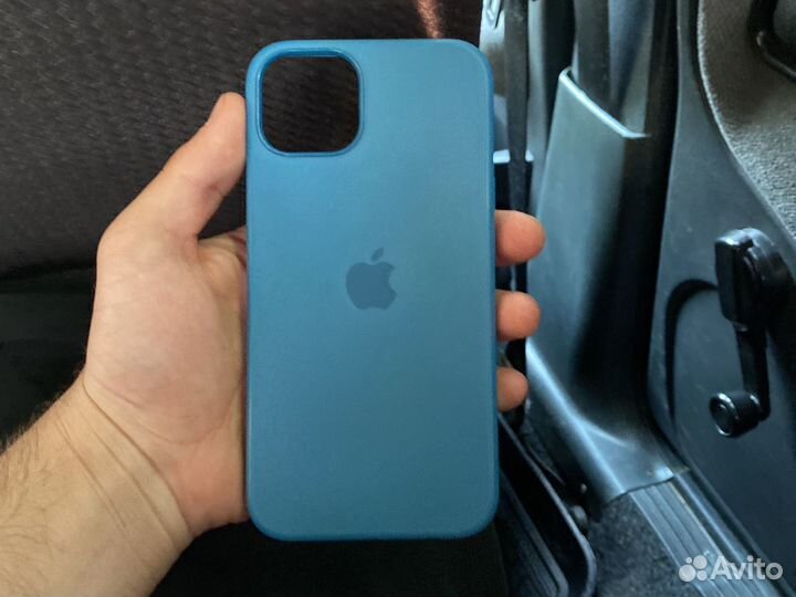 Чехол на iPhone 13