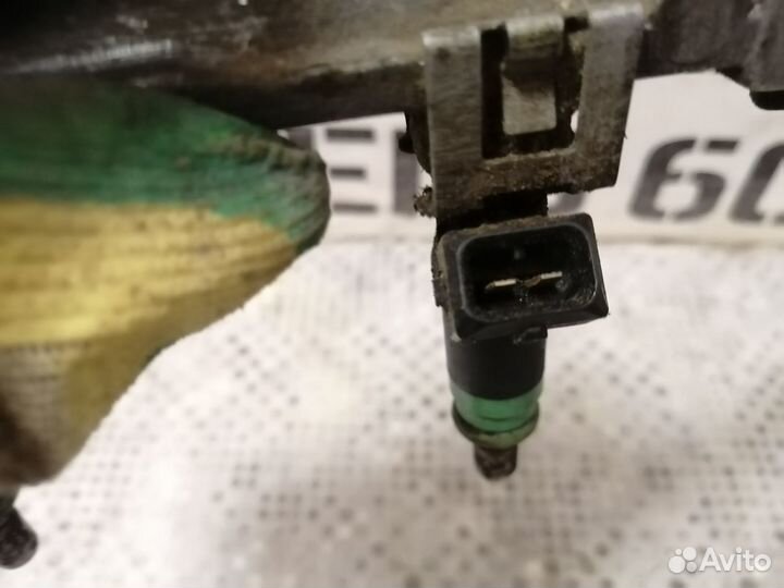 Рейка топливная с форсунками для Ford Focus I