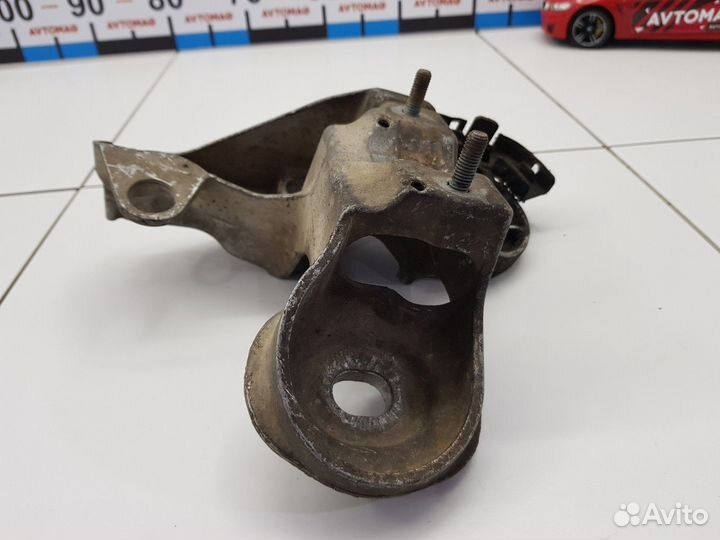 Кронштейн опоры двигателя правый (Audi A4)