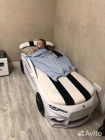 Детская кроватка машина