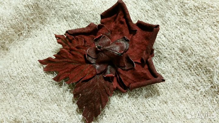 Брошь из натуральной замши