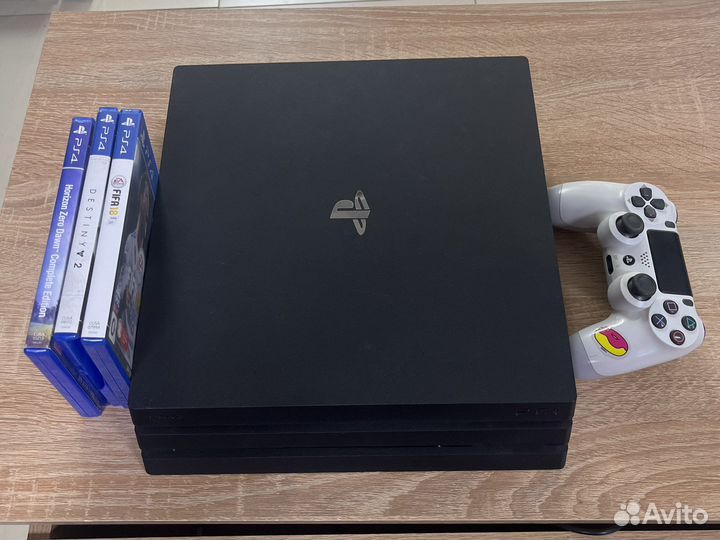 PS4 pro,плюс 3 диска