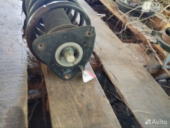 Амортизатор передний левый Mazda Premacy cwefw