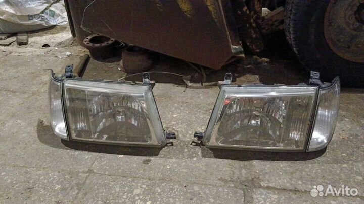Передние фары на Тойота