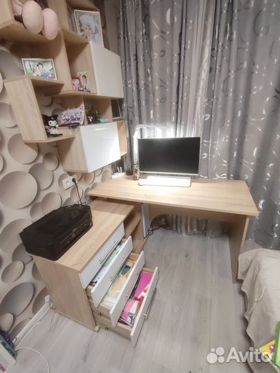 Письменный стол для школьника угловой