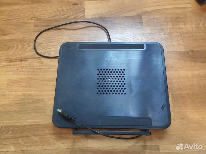 Подставка с охлаждением Zalman