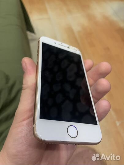 Телефон iPhone 8