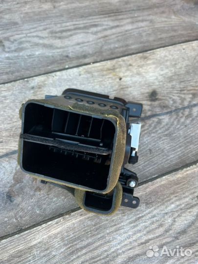 Дефлектор левый Honda Civic 4D 1.3 2008