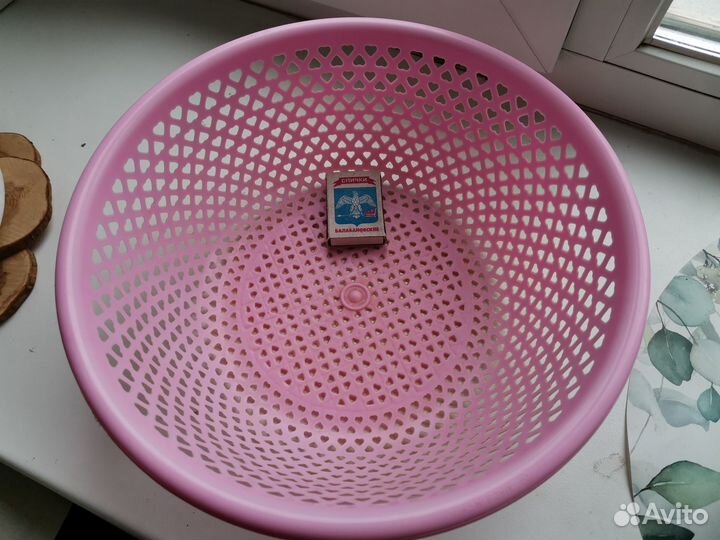 Поднос, сито, заварочная кружка, салатник, фруктом