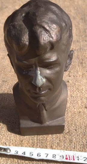 Бюст Есенин