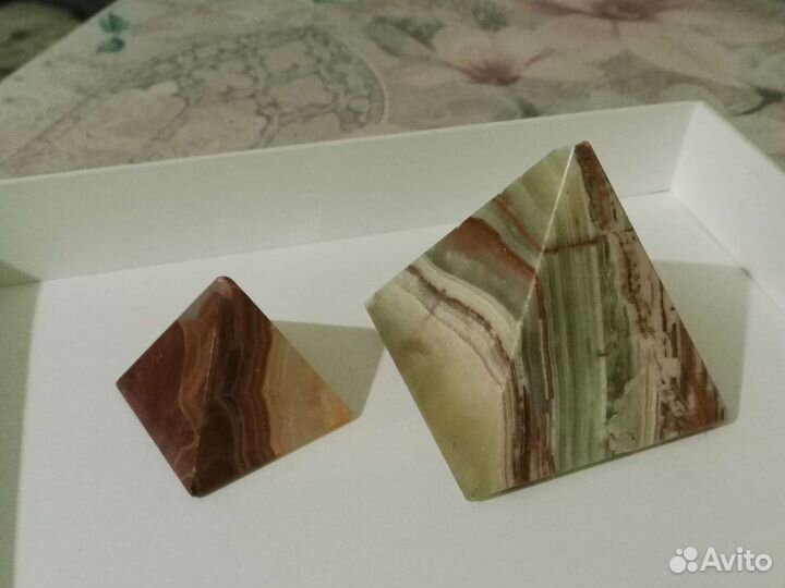 Пирамида из оникса