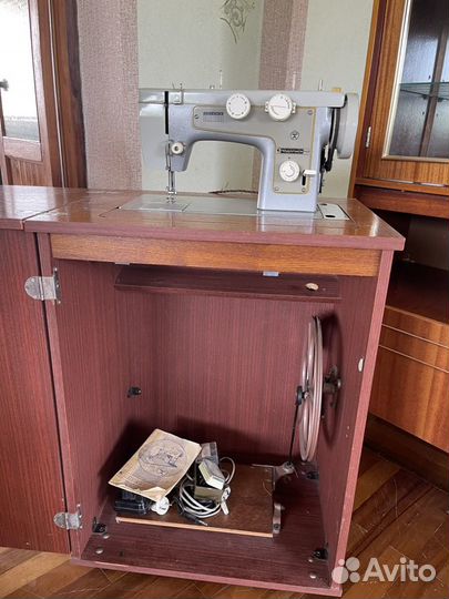 Швейная машина Подольск 142