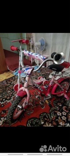 Детский велосипед с ручкой