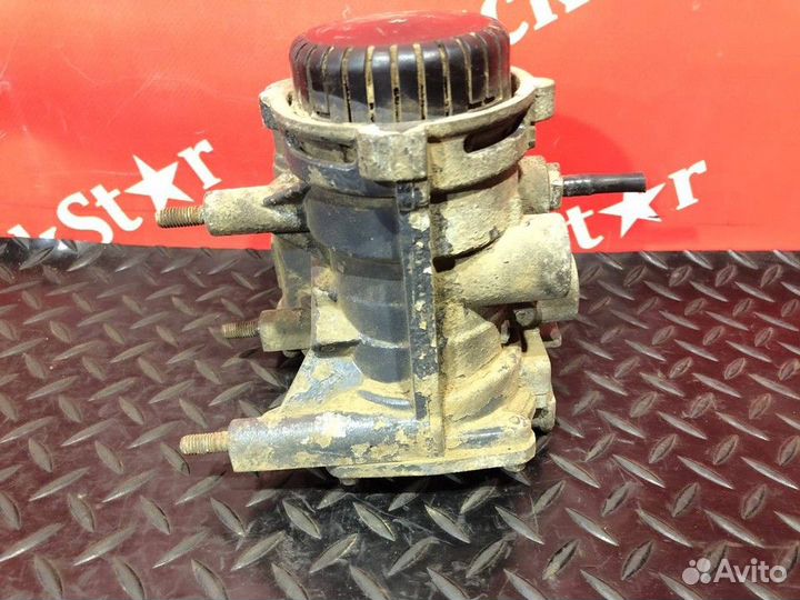 Кран управления тормозами прицепа